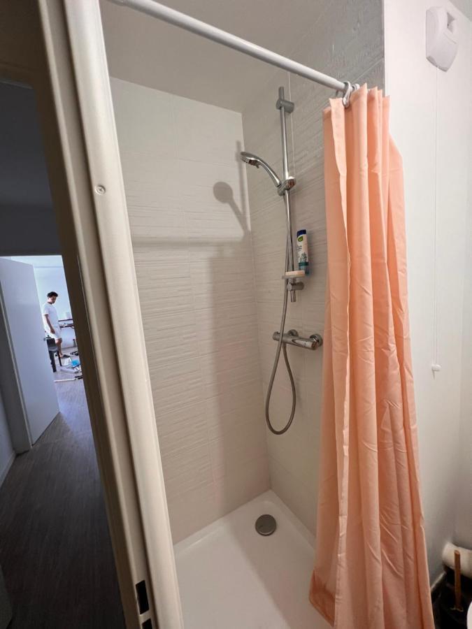 Chambre Individuelle Dans Un Appartement A 37 De Champs Elysees Sartrouville Eksteriør bilde