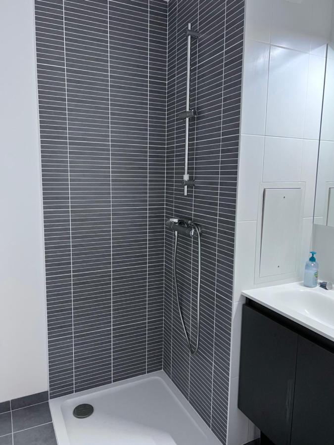 Chambre Individuelle Dans Un Appartement A 37 De Champs Elysees Sartrouville Eksteriør bilde