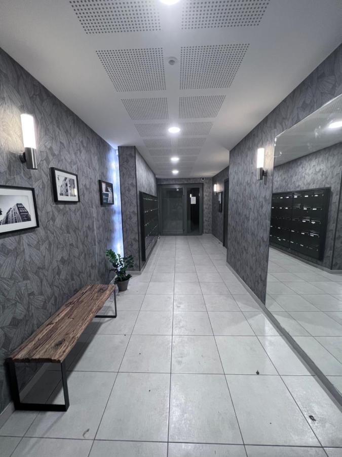 Chambre Individuelle Dans Un Appartement A 37 De Champs Elysees Sartrouville Eksteriør bilde