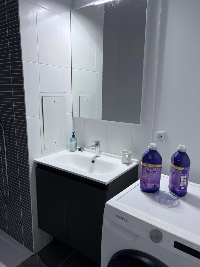 Chambre Individuelle Dans Un Appartement A 37 De Champs Elysees Sartrouville Eksteriør bilde