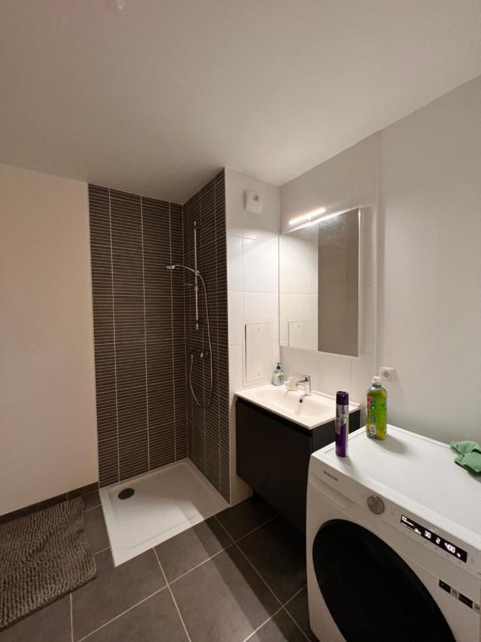 Chambre Individuelle Dans Un Appartement A 37 De Champs Elysees Sartrouville Eksteriør bilde