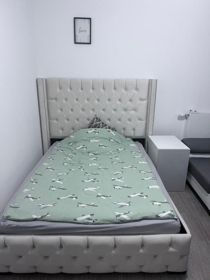 Chambre Individuelle Dans Un Appartement A 37 De Champs Elysees Sartrouville Eksteriør bilde